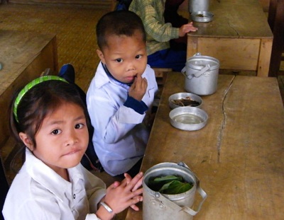 Đến trường cùng cặp lồng cơm  - 7