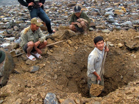 Hãi hùng cảnh mót sắt dưới chân đập Hố Hô - 6