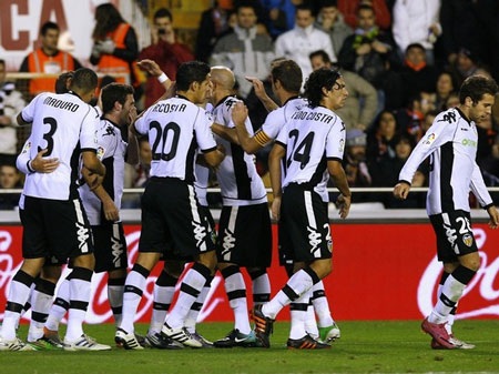 Hạ gục Almeria, Valencia áp sát “top 4” - 3 Hạ gục Almeria, Valencia áp sát “top 4” - 3