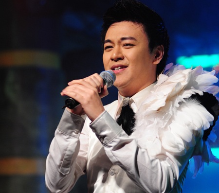 MC Tuấn Tú trổ tài ca hát - 5