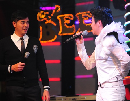 MC Tuấn Tú trổ tài ca hát - 3