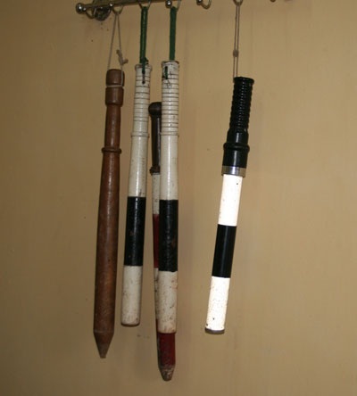 Có được phép giáo dục bằng... dùi cui cao su? - 2