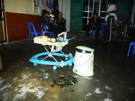 Côn đồ ném xăng, bé gái 7 tháng tuổi bị thương - 2