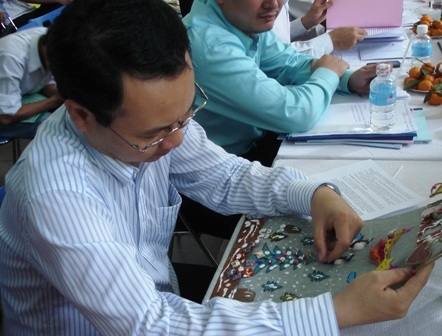 Long “hâm” biến rác thành… thiệp mừng - 2