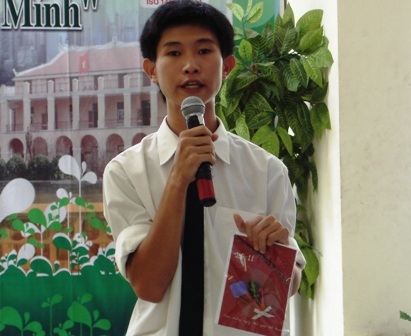 Long “hâm” biến rác thành… thiệp mừng - 1