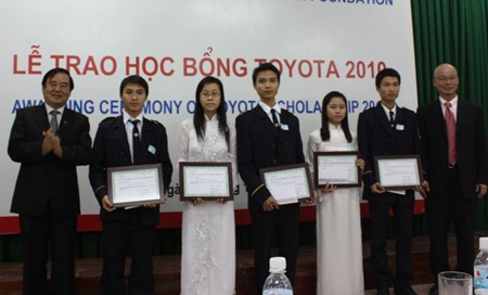 81 sinh viên xuất sắc nhận học bổng Toyota - 1 81 sinh viên xuất sắc nhận học bổng Toyota - 1