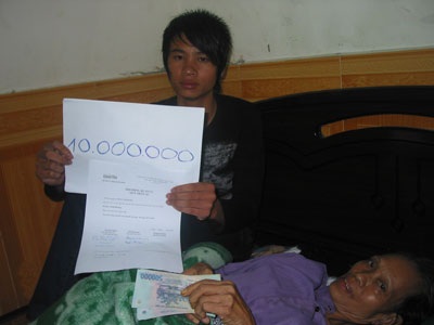 Mẹ con chị Khương đã ra Hà Nội chữa bệnh - 2