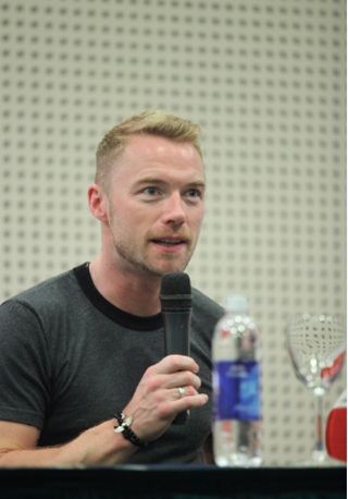 Phóng viên Việt Nam hỏi Ronan Keating bí quyết giữ… “nhan sắc” - 3 Phóng viên Việt Nam hỏi Ronan Keating bí quyết giữ… “nhan sắc” - 3