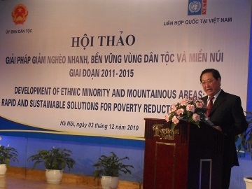 Tốc độ giảm nghèo của đồng bào dân tộc còn chậm - 1