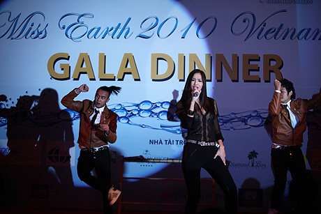 Xem những màn trình diễn đẹp mắt trong Gala dinner - 2 Xem những màn trình diễn đẹp mắt trong Gala dinner - 2