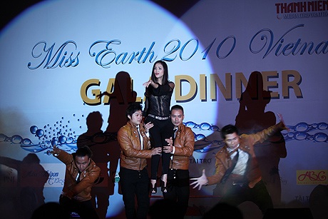 Xem những màn trình diễn đẹp mắt trong Gala dinner - 4 Xem những màn trình diễn đẹp mắt trong Gala dinner - 4