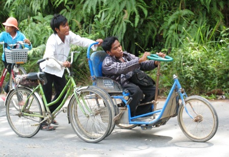 Hùng “xe lắc” quyết không bỏ học - 2