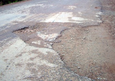 Bài 1: Đường chưa bàn giao đã “nát bấy” - 8