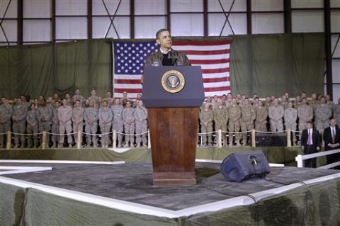 Tổng thống Mỹ bất ngờ thăm Afghanistan - 1