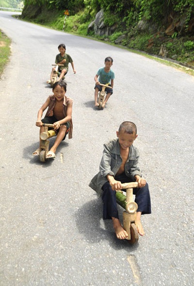 Thú vui ... thót tim của những đứa trẻ vùng cao - 2