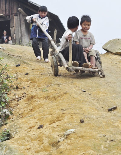 Thú vui ... thót tim của những đứa trẻ vùng cao - 4