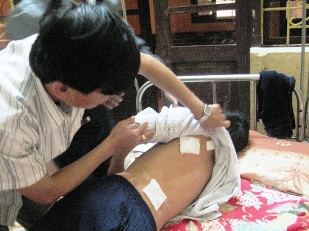 Nữ sinh gọi người đến chém bạn cùng lớp - 1