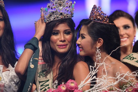 Hình ảnh phút đăng quang Hoa hậu Trái đất 2010 - 3 Hình ảnh phút đăng quang Hoa hậu Trái đất 2010 - 3