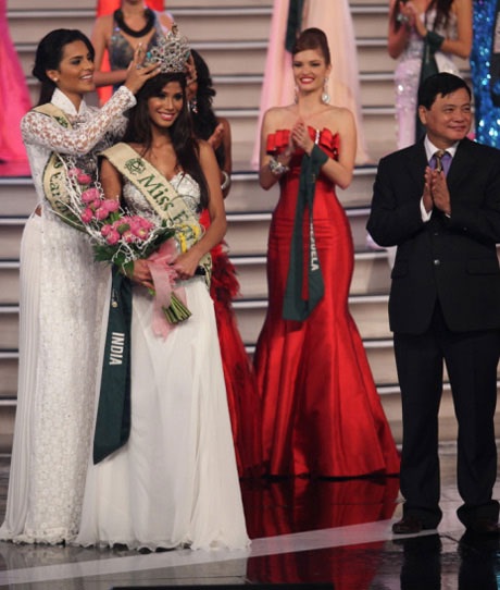 Hình ảnh phút đăng quang Hoa hậu Trái đất 2010 - 1 Hình ảnh phút đăng quang Hoa hậu Trái đất 2010 - 1