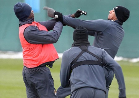 Balotelli choảng nhau với Boateng - 1