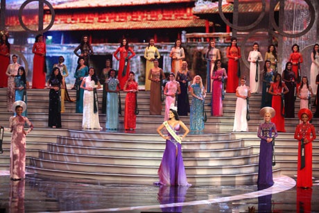 Miss Ấn Độ đăng quang Hoa hậu Trái đất 2010 - 15