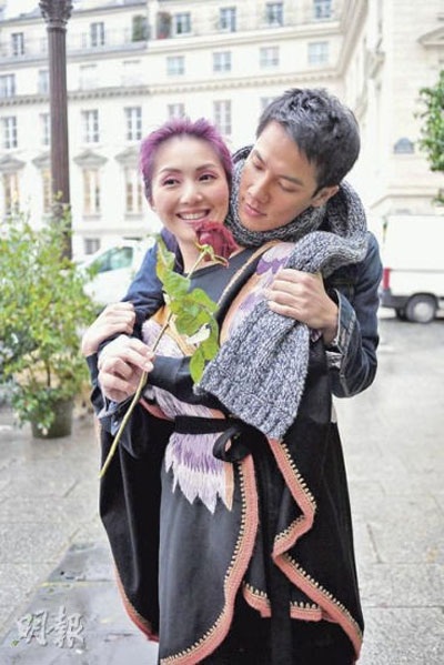 Dương Thiên Hoa “chơi trội” với thiệp cưới 3D - 4 Dương Thiên Hoa “chơi trội” với thiệp cưới 3D - 4