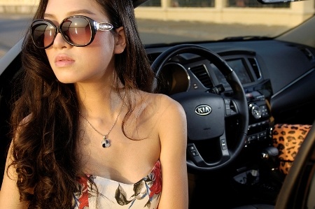 Kia K7 sóng đôi siêu mẫu châu Á  - 2