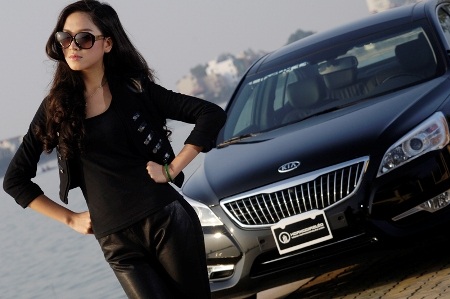 Kia K7 sóng đôi siêu mẫu châu Á  - 3