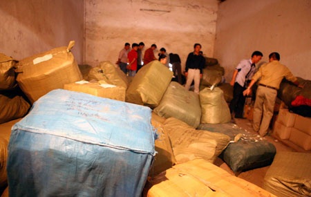 Phát hiện kho đồ thể thao giả hàng hiệu - 1 Phát hiện kho đồ thể thao giả hàng hiệu - 1