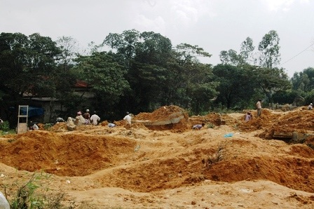 Ngăn chặn việc đào đá ong tại... trường học - 2 Ngăn chặn việc đào đá ong tại... trường học - 2
