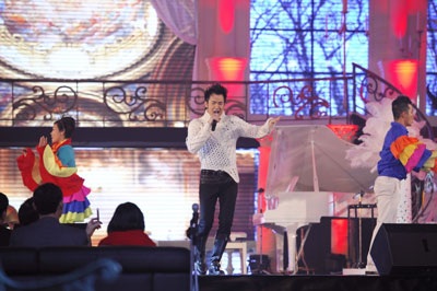 Lung linh nhiều sắc màu đêm Dạ tiệc của Mr Đàm - 7 Lung linh nhiều sắc màu đêm Dạ tiệc của Mr Đàm - 7