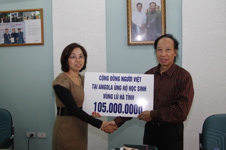 Cộng đồng người Việt tại Angola ủng hộ học sinh vùng lũ Hà Tĩnh  - 1