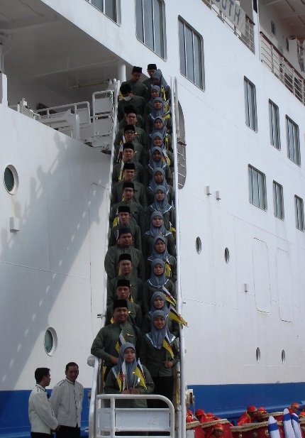 Tàu Thanh niên Đông Nam Á cập cảng Sài Gòn - 3