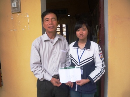 Quà nhân ái tiếp tục đến với em Bùi Thị Hà Vân - 1