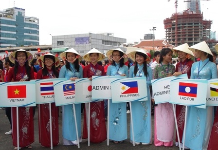 Tàu Thanh niên Đông Nam Á cập cảng Sài Gòn - 2