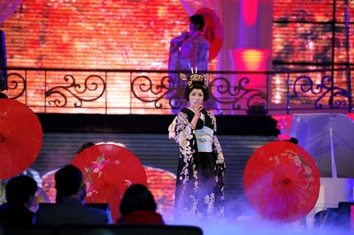 Lung linh nhiều sắc màu đêm Dạ tiệc của Mr Đàm - 10 Lung linh nhiều sắc màu đêm Dạ tiệc của Mr Đàm - 10