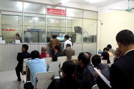 Hà Nội: Ngày đầu tiên đăng ký xe biển 5 số - 2 Hà Nội: Ngày đầu tiên đăng ký xe biển 5 số - 2