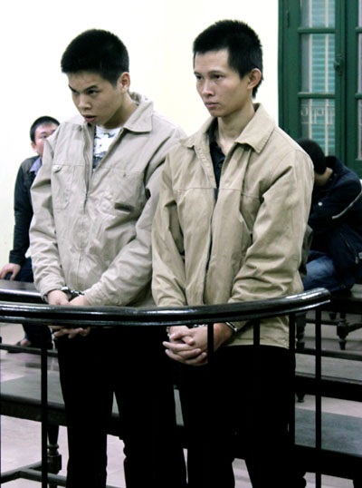 Cướp được nghìn đô, “đổ thừa” cho bố giữ tiền - 1 Cướp được nghìn đô, “đổ thừa” cho bố giữ tiền - 1