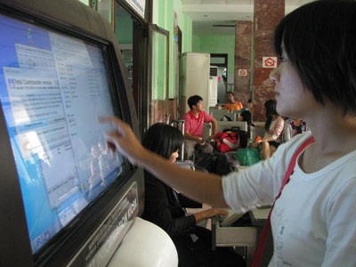 Đà Nẵng: Ít người mua vé tàu Tết qua mạng - 1