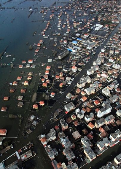 Trận lụt lịch sử càn quét vùng Balkan - 6