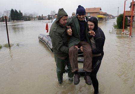 Trận lụt lịch sử càn quét vùng Balkan - 14