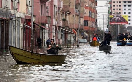 Trận lụt lịch sử càn quét vùng Balkan - 11