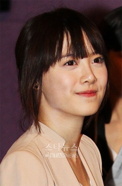 Lee Da Hae, Goo Hye Sun thăm hỏi người dân đảo Yeonpyeong - 4 Lee Da Hae, Goo Hye Sun thăm hỏi người dân đảo Yeonpyeong - 4