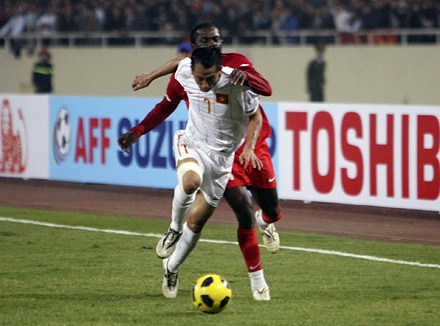 Đánh bại Singapore đầy kịch tính, Việt Nam vào bán kết AFF Cup - 2