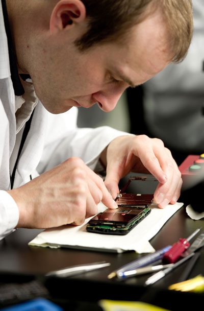 Gặp “dế” Vertu bàn phím QWERTY trước khi ra lò - 4