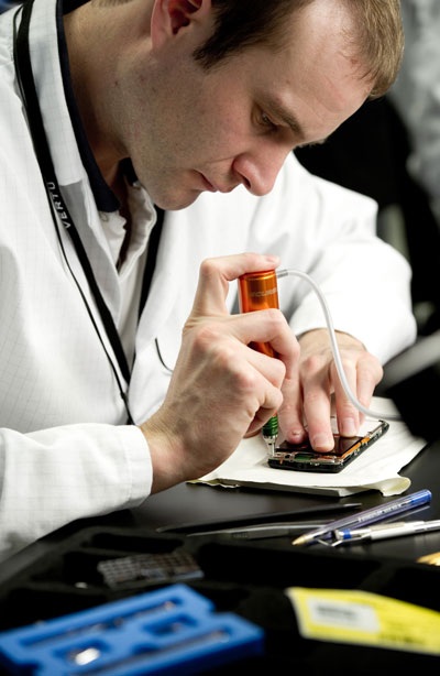 Gặp “dế” Vertu bàn phím QWERTY trước khi ra lò - 2