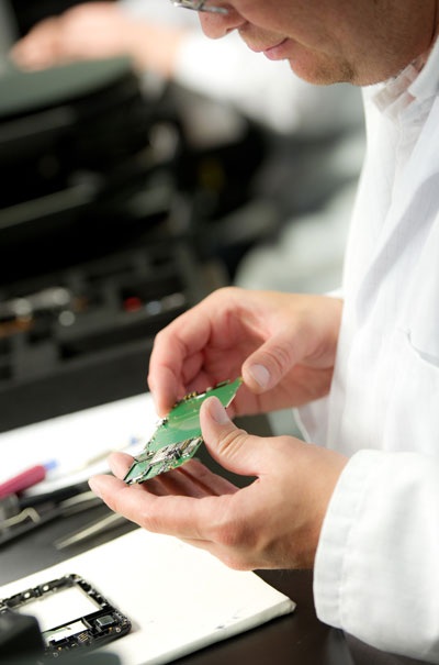 Gặp “dế” Vertu bàn phím QWERTY trước khi ra lò - 8