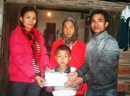 Niềm vui đến với cậu bé nghèo 8 tuổi - 1