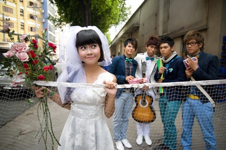 Tường Vy tinh nghịch bên V.Music - 7