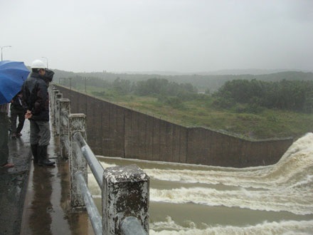 Thủy điện cần rút kinh nghiệm trong việc xả lũ - 1